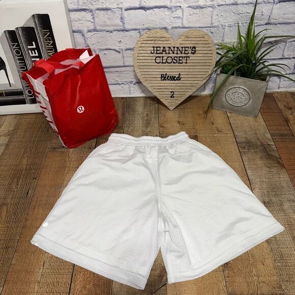 Lululemon Relaxed-Fit Mesh Training Short 8" White size 4 - Picture 1 of 10